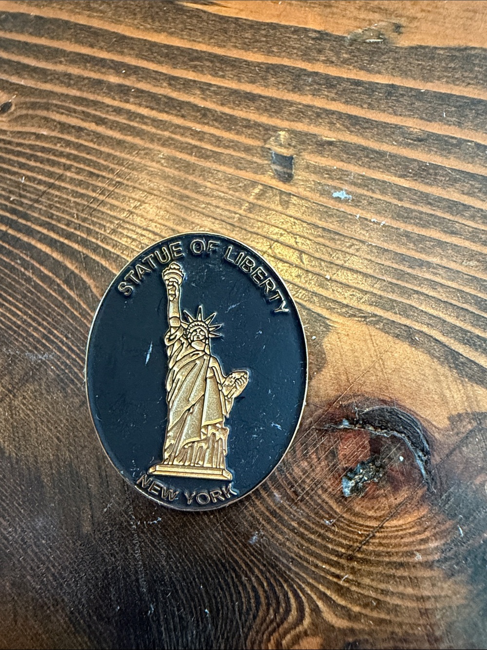 Vintage Statue of Liberty Oval Enamel Lapel Pin – Black & Gold NYC Souvenir